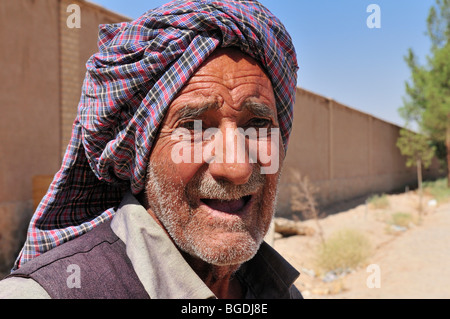 Altiranischen Mann in die historische Stadt von Yazd, Iran, Persien, UNESCO-Weltkulturerbe, Asien Stockfoto