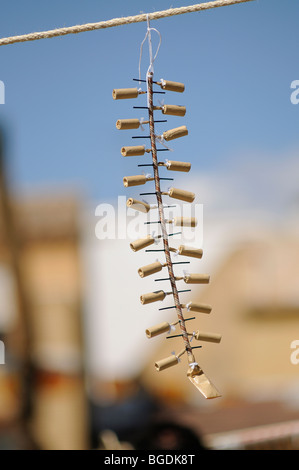 Feuerwerkskörper für "La Mascletà" (Feuerwerk). "Les Falles" (auf Valencianisch) aka "Las Fallas" (auf Spanisch). Valencia. Spanien Stockfoto