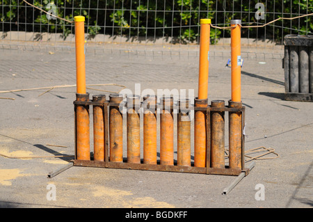 Feuerwerk-Launcher. "La Mascletà" (Feuerwerk). "Les Falles" (auf Valencianisch) aka "Fallas" (auf Spanisch). Valencia. Spanien Stockfoto