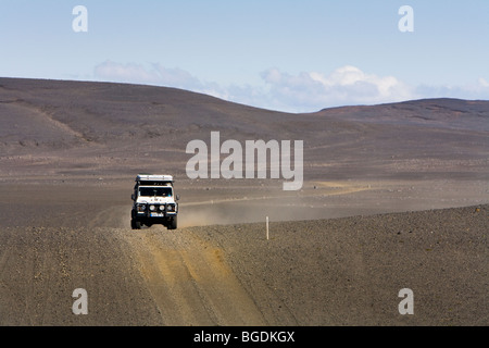 Autofahren auf Sprengisandur Highland Road, South Island. Stockfoto