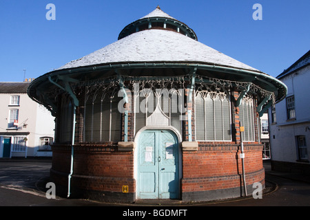 Runde in Tenbury Wells Worcestershire abgedeckt im Schnee Stockfoto