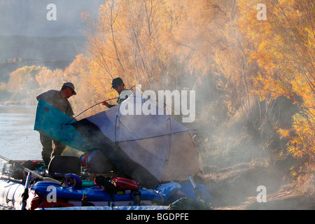 Whitewater Flößen und Catarafts bei Lees Ferry, Put-in für den Colorado River durch den Grand Canyon Stockfoto