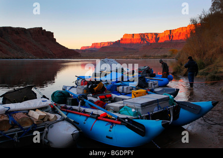 Whitewater Flößen und Catarafts bei Lees Ferry, Put-in für den Colorado River durch den Grand Canyon Stockfoto