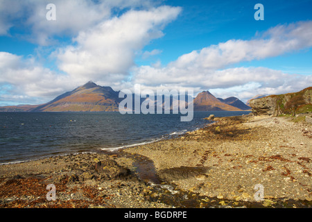 Schottland Isle Of Skye Elgol Strandblick von Black Cullins über Loch Scavaig Stockfoto