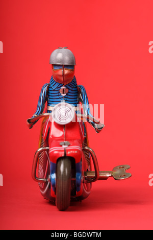 Retro-altes Zinn Uhrwerk Spielzeug Motorrad mit Wind-up Schlüssel Stockfoto