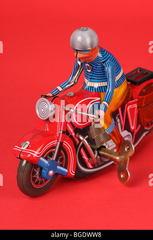 Retro-altes Zinn Uhrwerk Spielzeug Motorrad mit Wind-up Schlüssel Stockfoto