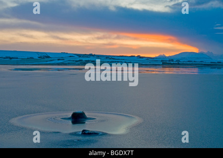 Abendlicht über gefrorene Loch von Stenness Festland Orkney Schottland. SCO 5718 Stockfoto