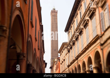 Le Du Torri Tower & Straße, Bologna, Emilia Romagna, Italien Stockfoto