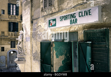 5. April 2004 - sportlichen Clive Sportbar in der maltesischen Hauptstadt Valletta. Stockfoto