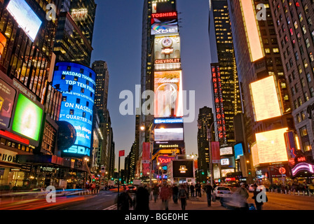 Times Square New York City bei Nacht Stockfoto