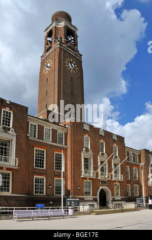 Backstein Bellen Rathaus bauen & Clock Tower im Londoner Stadtteil Abstreifen und Dagenham East London England Großbritannien Stockfoto