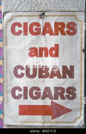 Zeichen Werbung Zigarren und kubanischen Zigarren Stockfoto
