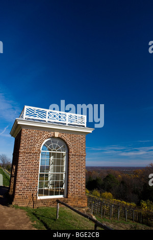 Garten-Pavillon mit Blick auf Weinberge in Monticello, Heimat von Thomas Jefferson. Charlottesville, Virginia, USA Stockfoto