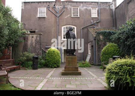Neue Zimmer, Bristol. Statue von Charles Wesley. John Wesley richten Sie die erste Methodist Kapelle hier im Jahre 1739. Stockfoto