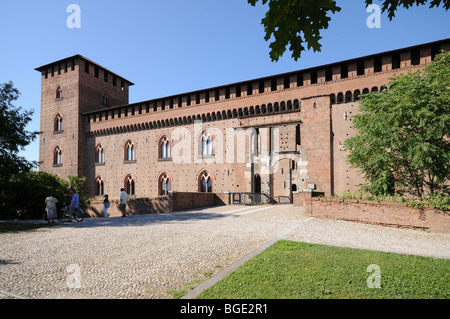 Burg von den Visconti Castello Visconteo Backsteinbau kommunalen Sammlungen Musei Civici Pavia Lombardei Italien Stockfoto