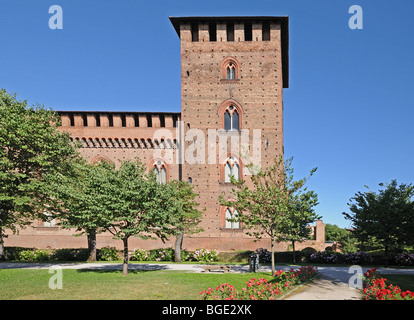 Burg von den Visconti Castello Visconteo Backsteinbau kommunalen Sammlungen Musei Civici Pavia Lombardei Italien Stockfoto