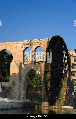 Syrien, Hama Altstadt und 13. Jahrhundert Wasserräder (Norias) Stockfoto