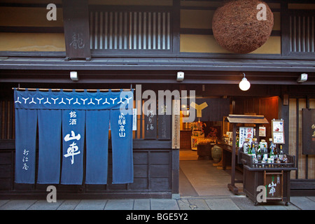 Sake-Shop in historischen Sanmachi Bezirk von Takayama-Shi, Gifu-Ken, Japan Stockfoto