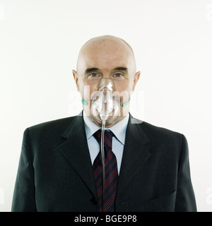 Senior woman Portrait-Studio mit Sauerstoff-Maske Stockfoto
