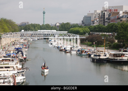 Traditionelle Dampferfahrt in Port de l ' Arsenal in Paris, Frankreich Stockfoto