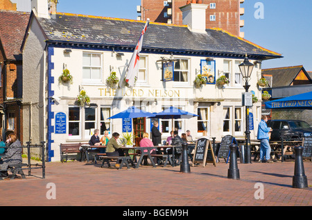 Der Lord Nelson Pub auf Poole Quay, Dorset. VEREINIGTES KÖNIGREICH. Stockfoto