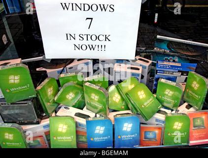 Windows 7 Anzeige in London-Computer-shop Stockfoto