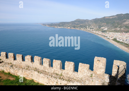 Alanya mit Kleopatra-Strand und Burg von Alanya, Türkei, Türkiye, Alanya, Mittelmeer Stockfoto