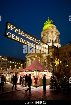 Traditioneller Weihnachtsmarkt auf dem Gendarmenmarkt in Mitte Berlin Deutschland 2009 Stockfoto