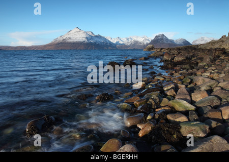 Die Cuillin Berge über Loch Scavaig im Winter von Elgol Isle of Skye Schottland angesehen Stockfoto