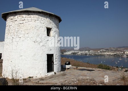 Windmühlen der Halbinsel Bodrum, in der Nähe von Gumbet, Türkei Stockfoto