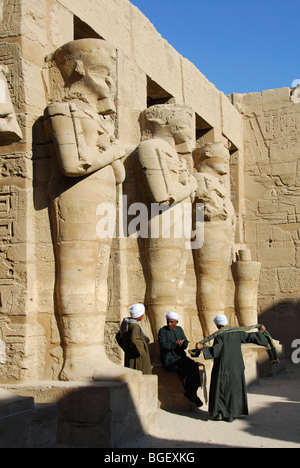 LUXOR, ÄGYPTEN. Der Tempel von Ramses III in der Fußgängerzone des Amun in Karnak-Tempel. 2009. Stockfoto