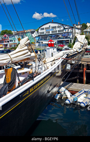 Die berühmten Schoner Bluenose II am Kai in der Stadt Lunenburg, UNESCO-Weltkulturerbe, Lunenburg Hafen, Leuchtturm Stockfoto