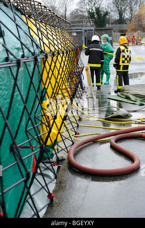 Feuer-Service Masse Dekontamination Dusche. Andere ähnliche Bilder von FirePhoto Stockfoto