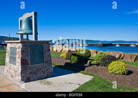 Handbetriebene Alarmglocke - ein Denkmal für die Seefahrt Männer von Annapolis Basin, Digby Neck und Inseln, die ihr Leben verloren Stockfoto