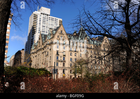 Das Dakota Gebäude lebte von Ex-Beatle John Lennon von Central Park in New York USA Stockfoto