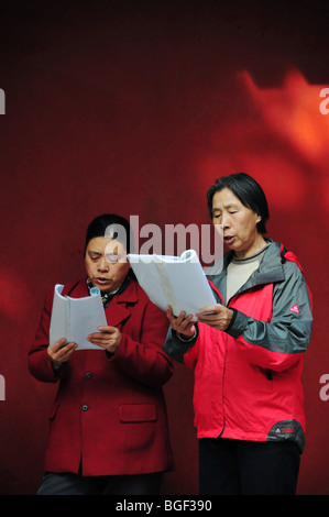 Chinesische Frauen singen in Beihai Park Peking Stockfoto