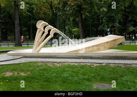 Wasser-Brunnen in Krakau, Polen, mit dem Kredit: 'Fryderykowi Chopinowi Maria Jarema 1946"auf einer beigefügten Tafel geschrieben. Stockfoto