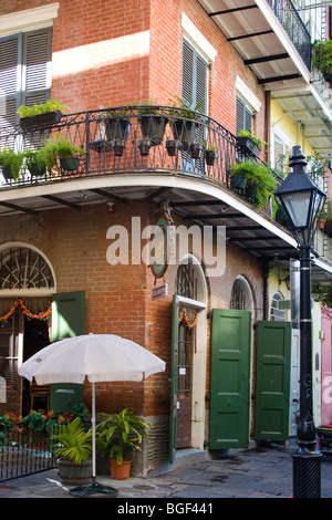 Olde Absinthe House in Piraten Gasse, New Orleans French Quarter. Stockfoto