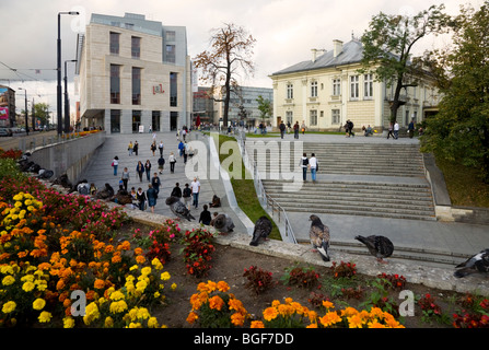 Hotel Andel (Krakau) & öffentliche Freifläche von Pawia – in der Nähe von Galeria Krakowska Einkaufszentrum im Stadtzentrum von Krakau. Polen Stockfoto