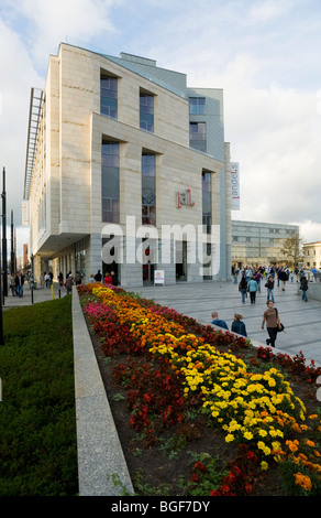 Hotel Andel (Krakau) & öffentliche Freifläche von Pawia – in der Nähe von Galeria Krakowska Einkaufszentrum im Stadtzentrum von Krakau. Polen Stockfoto