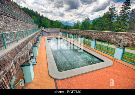 Höhle und Poolbecken, Höhle und Basin National Historic Site, Sulphur Mountain, Banff Nationalpark, Alberta, Kanada. Stockfoto