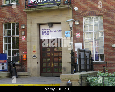 Leeds Universität Zeichen Studentenschaft Gebäude Sozialverein Gesellschaft England britischen uk aus rotem Backstein Backsteingotik Tür Tür Englischcamp Stockfoto