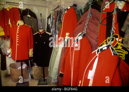 Militärische Uniformen werden von einer Firma machen britische Armee Uniformen formelle Kleidung schneidern hergestellt. Stockfoto