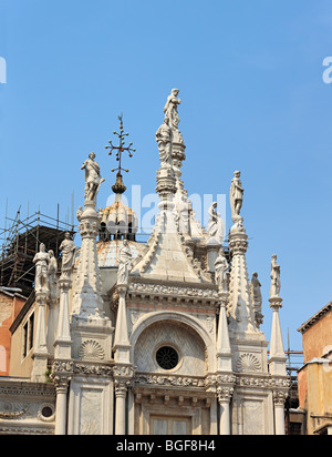 Marmor-Fassade im inneren Hof der Dogenpalast (Palazzo Ducale), Venedig, Veneto, Itlaly geschnitzt Stockfoto