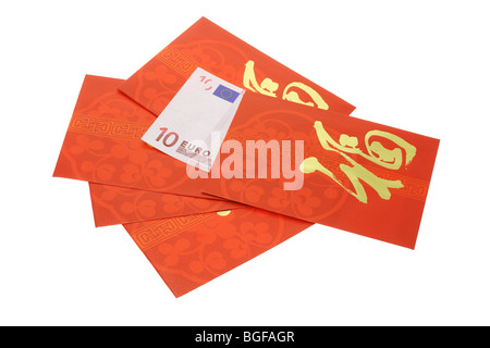 Chinese New Year rote Pakete und Euro-Banknote auf weiß Stockfoto