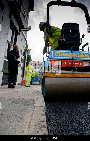 Asphalt Asphalt in Windermere am Ende der Stadt Erweiterungsprojekt Oberflächenersatz Stockfoto