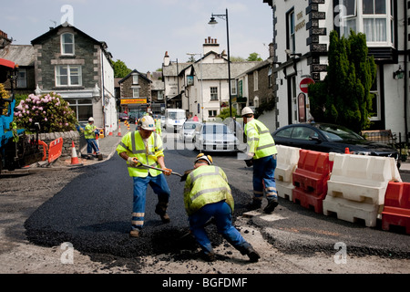 Asphalt Asphalt in Windermere am Ende der Stadt Erweiterungsprojekt Oberflächenersatz Stockfoto