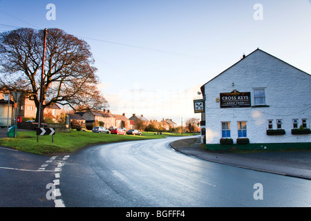 am frühen Morgen Strassenszene in Bellerby zeigt leere Straßen. Stockfoto