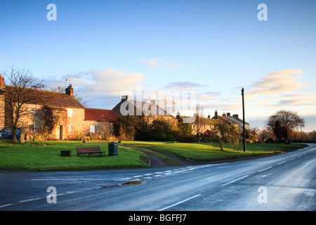 Am frühen Morgen Strassenszene in Bellerby, Yorkshire Dales. Stockfoto