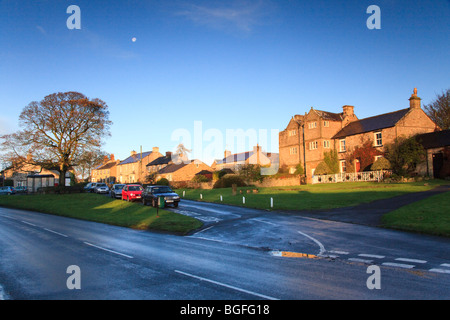 am frühen Morgen Strassenszene in Bellerby zeigt leere Straßen. Stockfoto